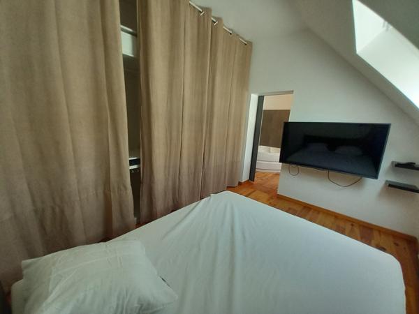 Duplex
                                                                                                                                                                                                                                                                                                                        4 pièce(s)                                                                                                                                                                                                          3 chambre(s)                                                                                                                                                                                                          94  m²