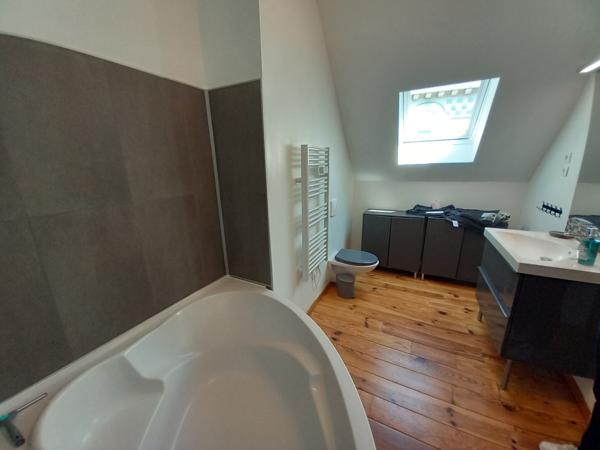 Duplex
                                                                                                                                                                                                                                                                                                                        4 pièce(s)                                                                                                                                                                                                          3 chambre(s)                                                                                                                                                                                                          94  m²