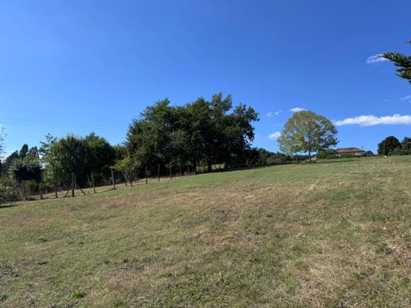 Terrain de 1236,00 m² BON ENCONTRE (47)