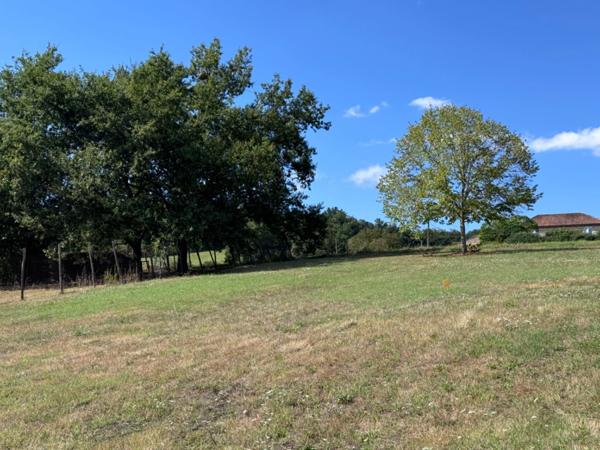 Terrain de 1236,00 m² BON ENCONTRE (47)