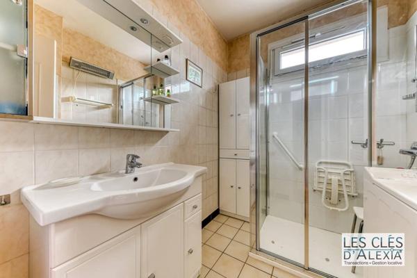 T3 traversant Est/Ouest 78,29 m² /balcon / Garage