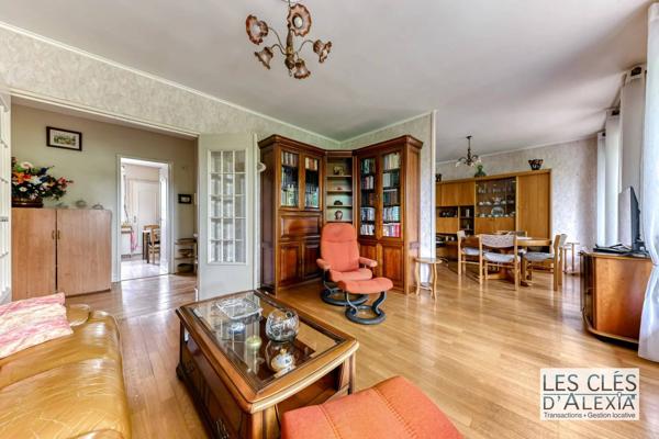 T3 traversant Est/Ouest 78,29 m² /balcon / Garage