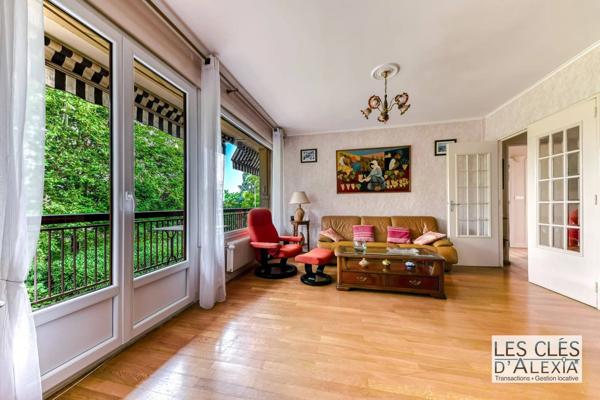 T3 traversant Est/Ouest 78,29 m² /balcon / Garage