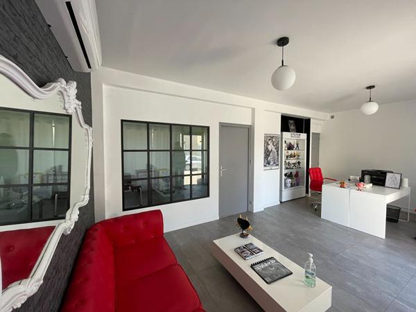 Local  Professionnel de 44m² à Jaunay-Clan