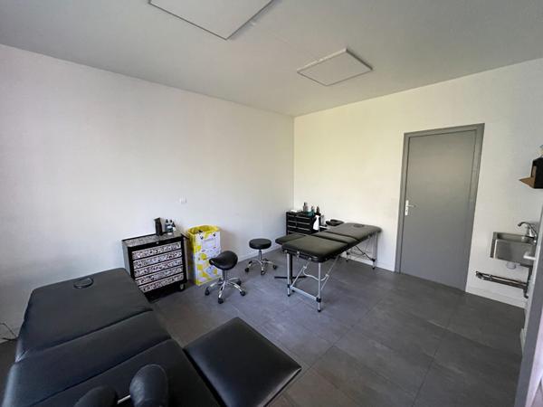 Local  Professionnel de 44m² à Jaunay-Clan