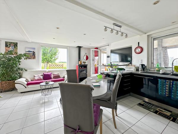 Maison 133m² habitables + 130m² de garages + studio et étang