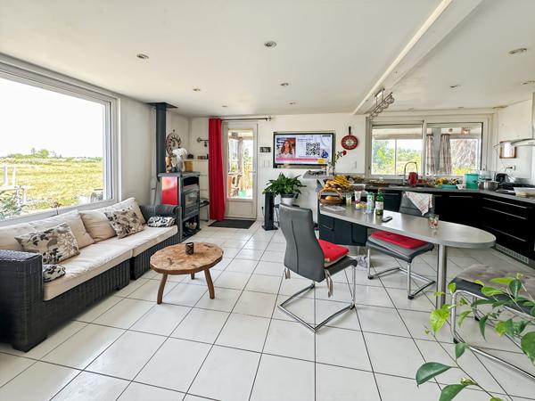Maison 133m² habitables + 130m² de garages + studio et étang