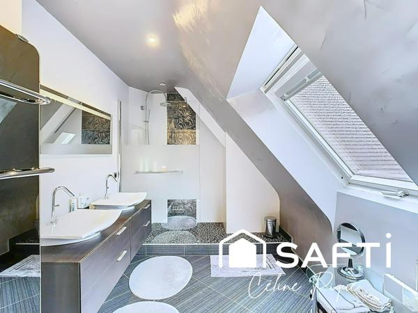 BIEN RARE SUR CAEN– MAISON FAMILIALE AVEC PISCINE DANS UN ENVIRONNEMENT EXCEPTIONNEL