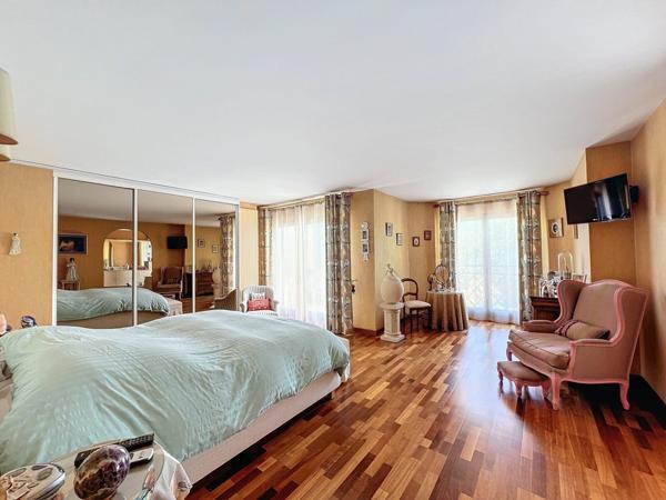 Maison à vendre    5 pièces • 236 m2 Bry-sur-Marne