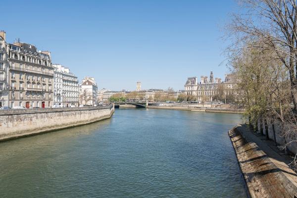 Paris 4e - ILE SAINT-LOUIS - Appartement d'exception à vendre - 4 pièces - 2 chambres - 110 m² - Rénové - Adresse remarquable