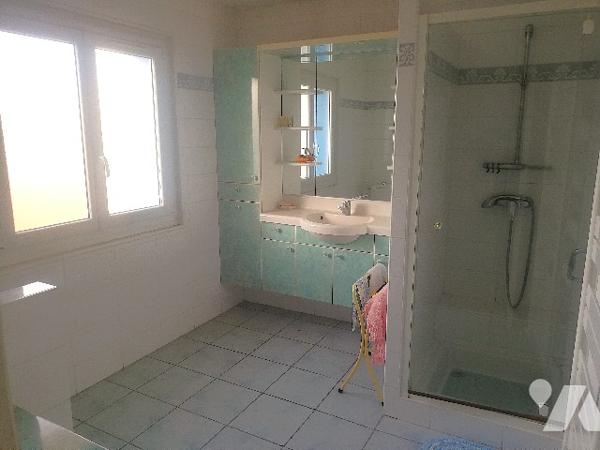 En plein centre-ville, jolie maison ancienne rénovée sur 2 niveaux