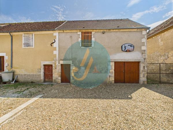 Mesves-sur-Loire (58400) Maison de 81m2 au calme avec multiples dépendances et terrain clos.