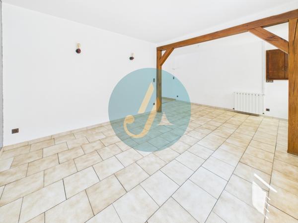 Mesves-sur-Loire (58400) Maison de 81m2 au calme avec multiples dépendances et terrain clos.