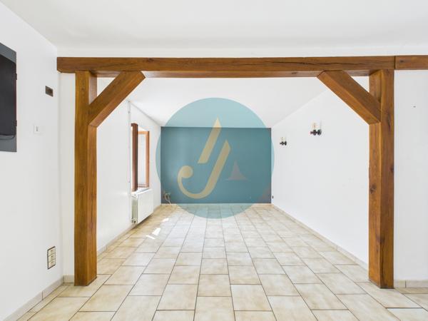 Mesves-sur-Loire (58400) Maison de 81m2 au calme avec multiples dépendances et terrain clos.