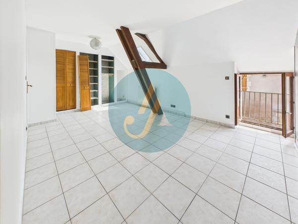 Mesves-sur-Loire (58400) Maison de 81m2 au calme avec multiples dépendances et terrain clos.