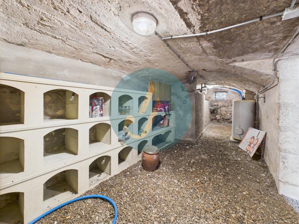 Mesves-sur-Loire (58400) Maison de 81m2 au calme avec multiples dépendances et terrain clos.