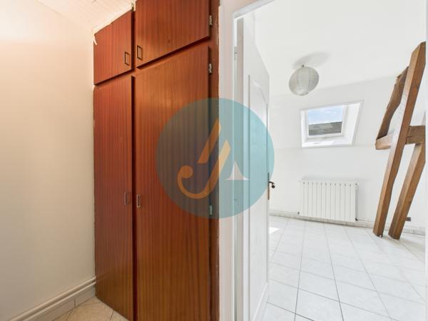 Mesves-sur-Loire (58400) Maison de 81m2 au calme avec multiples dépendances et terrain clos.