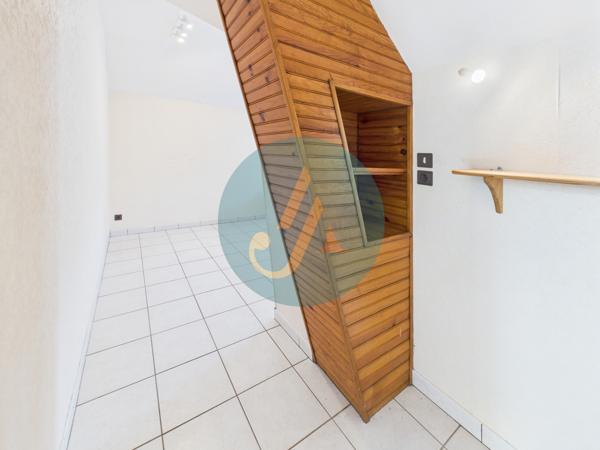 Mesves-sur-Loire (58400) Maison de 81m2 au calme avec multiples dépendances et terrain clos.