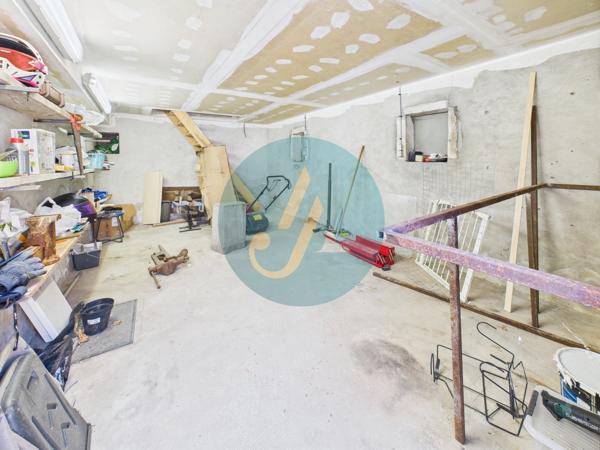 Mesves-sur-Loire (58400) Maison de 81m2 au calme avec multiples dépendances et terrain clos.