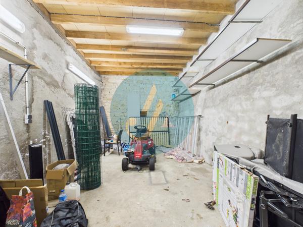 Mesves-sur-Loire (58400) Maison de 81m2 au calme avec multiples dépendances et terrain clos.