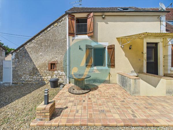 Mesves-sur-Loire (58400) Maison de 81m2 au calme avec multiples dépendances et terrain clos.