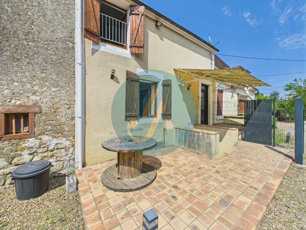 Mesves-sur-Loire (58400) Maison de 81m2 au calme avec multiples dépendances et terrain clos.