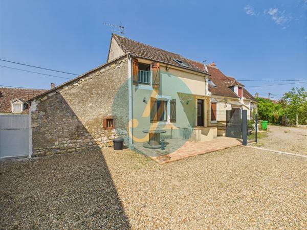 Mesves-sur-Loire (58400) Maison de 81m2 au calme avec multiples dépendances et terrain clos.