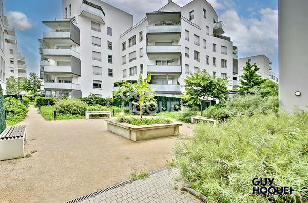 CARRE DE SOIE - APPARTEMENT 4 PIECES 75 m² - BALCON + GARAGE POSSIBLE