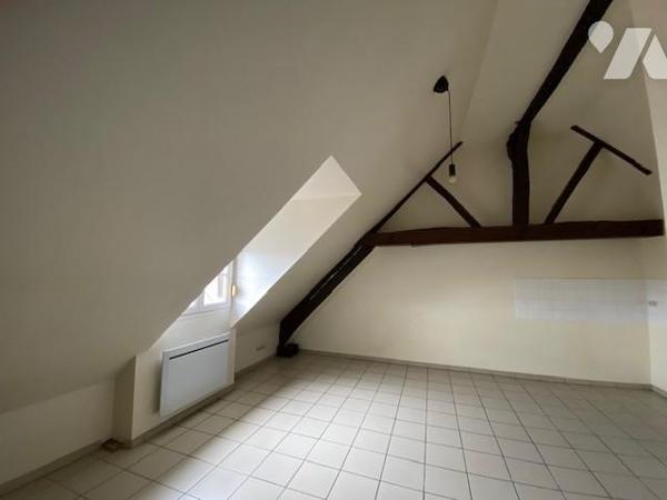 rue Charles Morin : dans immeuble avec ascenseur, appartement de type 2 