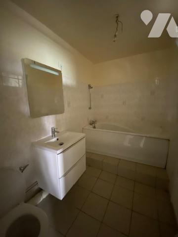 rue Charles Morin : dans immeuble avec ascenseur, appartement de type 2 