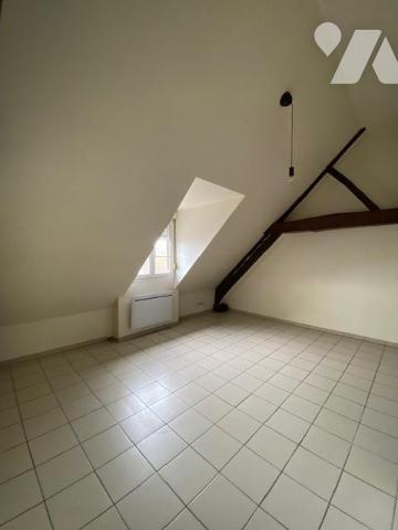 rue Charles Morin : dans immeuble avec ascenseur, appartement de type 2 