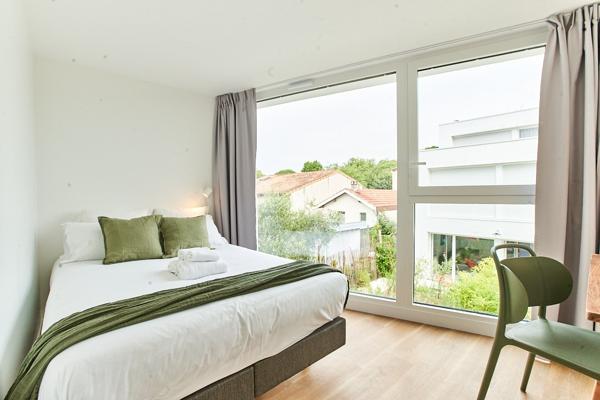 Suite meublée dans maison neuve. TRAM GARE DE BEGLES