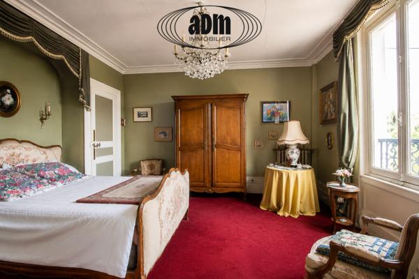 Maison
                                                                                                                                                                                                                                                                                                                        5 pièce(s)                                                                                                                                                                                                          4 chambre(s)                                                                                                                                                                                                          215  m²