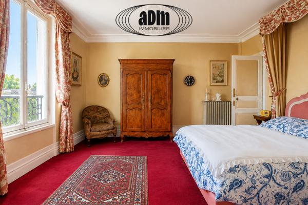 Maison
                                                                                                                                                                                                                                                                                                                        5 pièce(s)                                                                                                                                                                                                          4 chambre(s)                                                                                                                                                                                                          215  m²