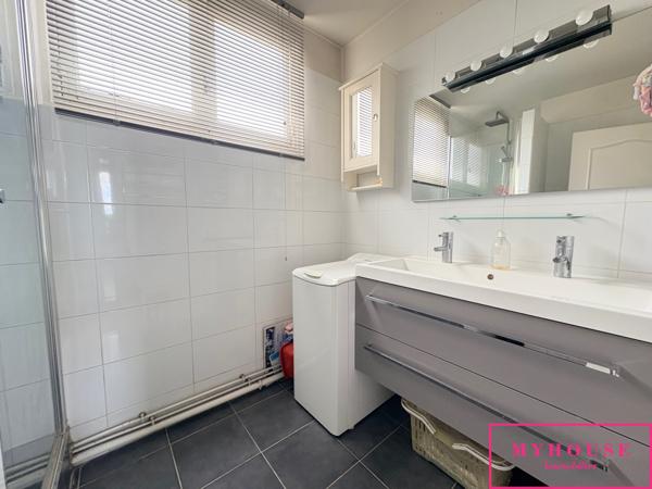 Appartement
                                                                                                                                                                                                                                                                                                                        4 pièce(s)                                                                                                                                                                                                          3 chambre(s)                                                                                                                                                                                                          78  m²