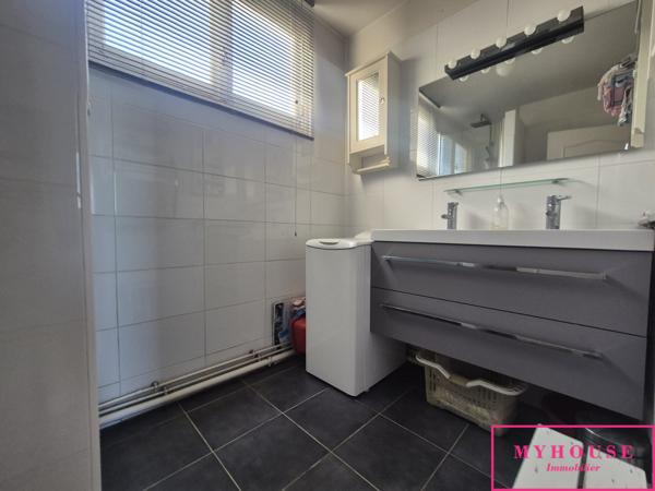Appartement
                                                                                                                                                                                                                                                                                                                        4 pièce(s)                                                                                                                                                                                                          3 chambre(s)                                                                                                                                                                                                          78  m²