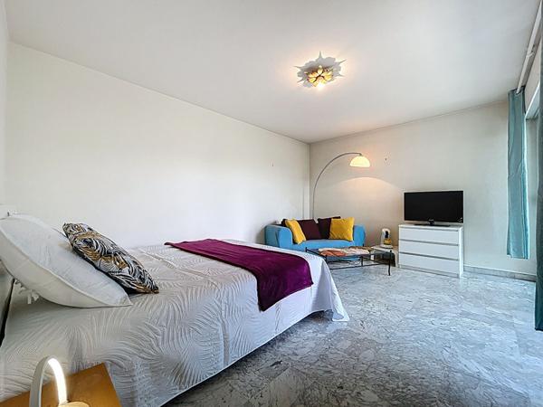 LOCATION MEUBLEE A L'ANNEE BEAU STUDIO DANS RESIDENCE DE STANDING