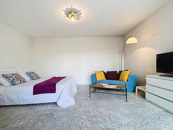 LOCATION MEUBLEE A L'ANNEE BEAU STUDIO DANS RESIDENCE DE STANDING