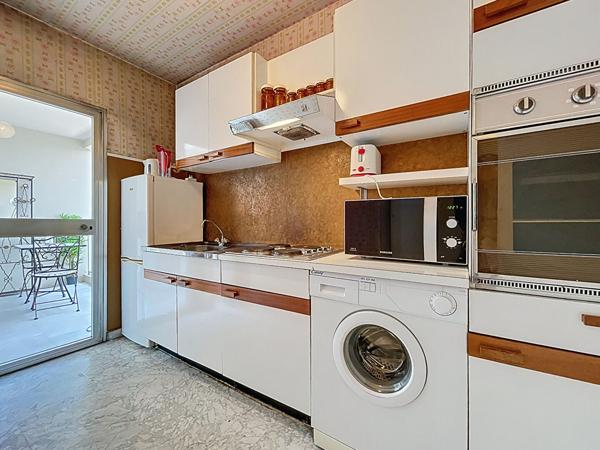 LOCATION MEUBLEE A L'ANNEE BEAU STUDIO DANS RESIDENCE DE STANDING