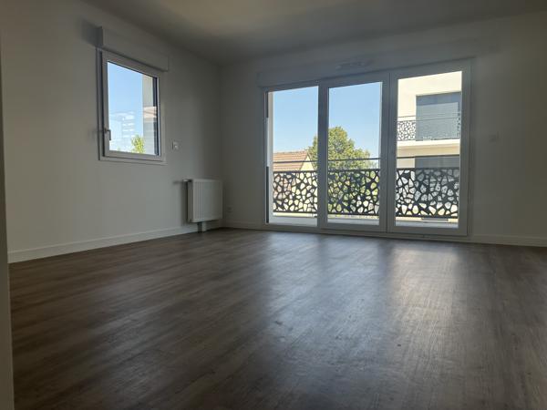 Location Appartement T3 avec deux parkings et terrasse