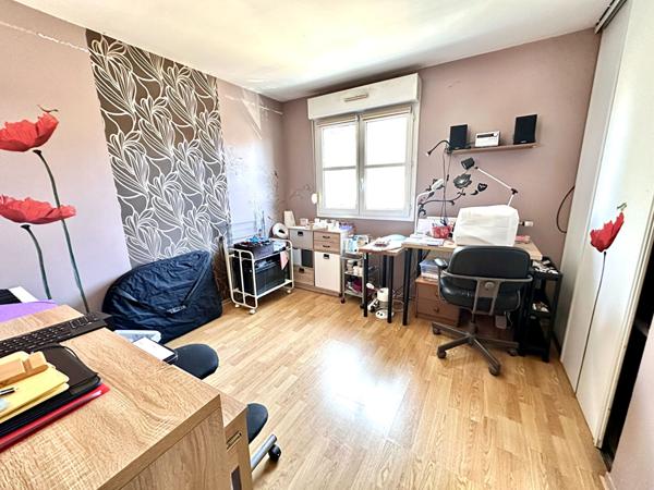 Pavillon 4 chambres centre Bussy, rare!!