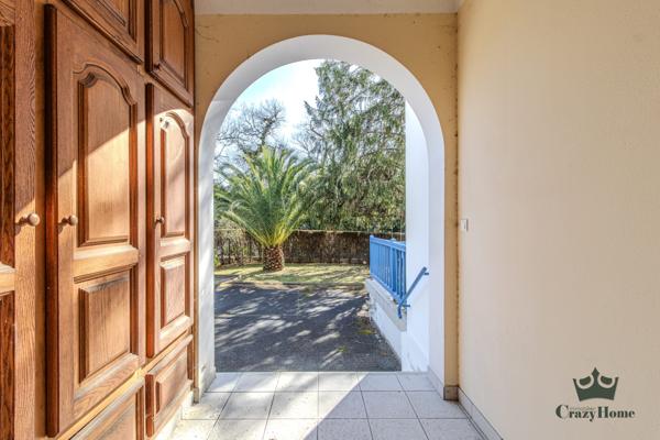Maison
                                                                                                                                                                                                                                                                                                                        8 pièce(s)                                                                                                                                                                                                          5 chambre(s)                                                                                                                                                                                                          220  m²