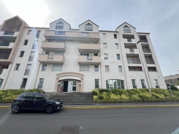 Appartement à louer 900 € CC Pontoise 2 p 49 m² DPE C