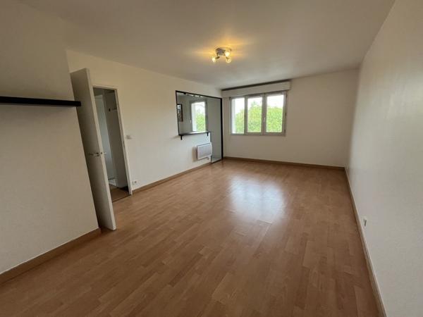 Appartement à louer 900 € CC Pontoise 2 p 49 m² DPE C