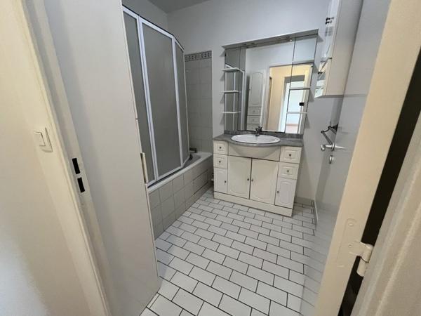 Appartement à louer 900 € CC Pontoise 2 p 49 m² DPE C