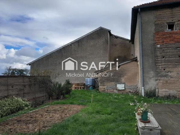 Corps de ferme à rénover avec dépendances – 10 min Roanne