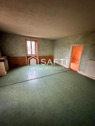 Corps de ferme à rénover avec dépendances – 10 min Roanne