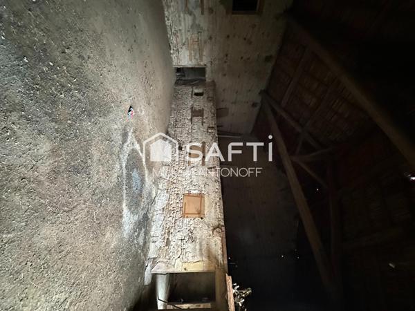 Corps de ferme à rénover avec dépendances – 10 min Roanne