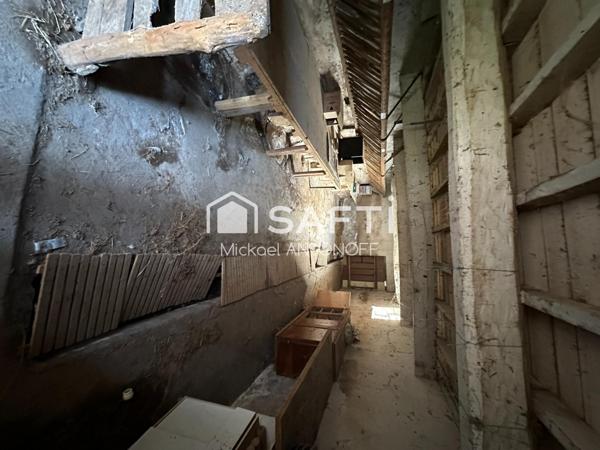 Corps de ferme à rénover avec dépendances – 10 min Roanne