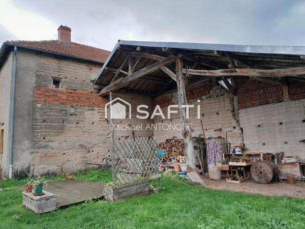 Corps de ferme à rénover avec dépendances – 10 min Roanne